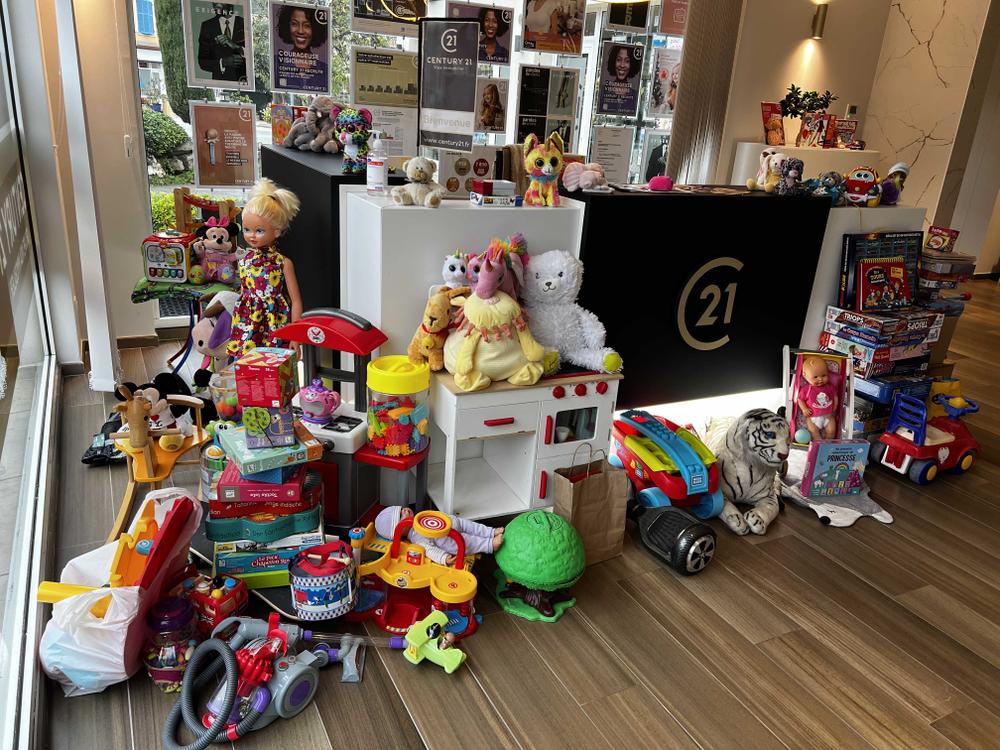 Les jouets dans l'agence