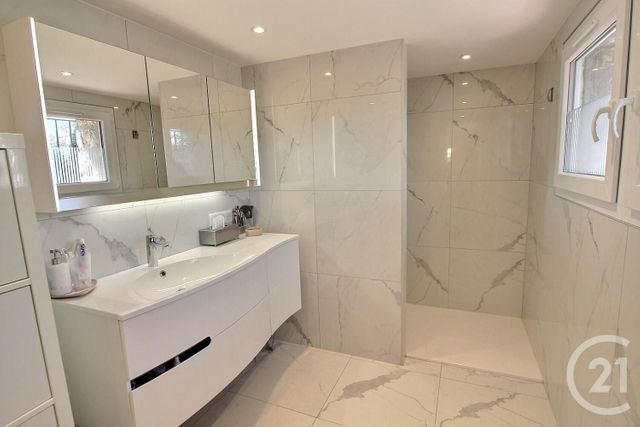 Afficher la photo en grand maison à vendre - 8 pièces - 250.0 m2 - LE ROURET - 06 - PROVENCE-ALPES-COTE-D-AZUR - Century 21 Visa Immobilier