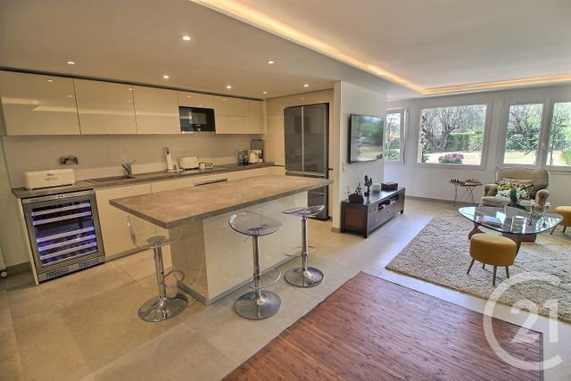 Afficher la photo en grand maison à vendre - 8 pièces - 250.0 m2 - LE ROURET - 06 - PROVENCE-ALPES-COTE-D-AZUR - Century 21 Visa Immobilier