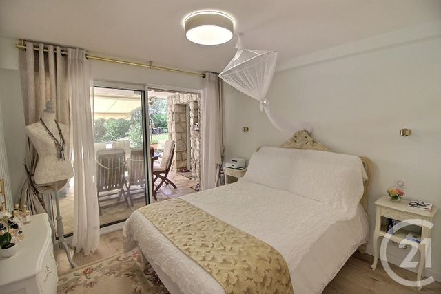 Afficher la photo en grand maison à vendre - 8 pièces - 250.0 m2 - LE ROURET - 06 - PROVENCE-ALPES-COTE-D-AZUR - Century 21 Visa Immobilier