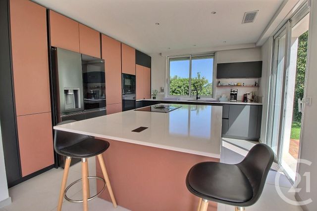 maison à vendre - 5 pièces - 138.0 m2 - CHATEAUNEUF GRASSE - 06 - PROVENCE-ALPES-COTE-D-AZUR - Century 21 Visa Immobilier