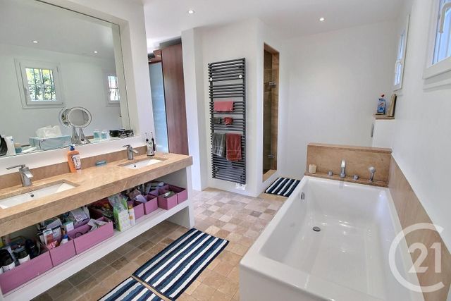 maison à vendre - 5 pièces - 138.0 m2 - CHATEAUNEUF GRASSE - 06 - PROVENCE-ALPES-COTE-D-AZUR - Century 21 Visa Immobilier