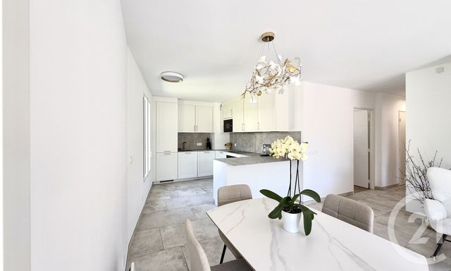 Appartement T4 à vendre - 4 pièces - 81.01 m2 - LE ROURET - 06 - PROVENCE-ALPES-COTE-D-AZUR - Century 21 Visa Immobilier