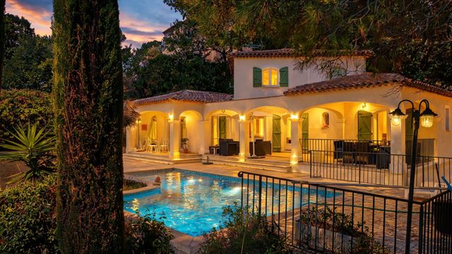 maison à vendre - 6 pièces - 155.68 m2 - ROQUEFORT LES PINS - 06 - PROVENCE-ALPES-COTE-D-AZUR - Century 21 Visa Immobilier