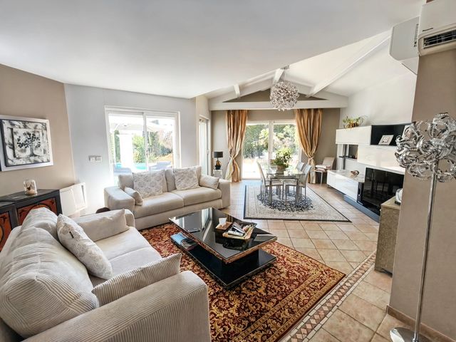 maison à vendre - 6 pièces - 155.68 m2 - ROQUEFORT LES PINS - 06 - PROVENCE-ALPES-COTE-D-AZUR - Century 21 Visa Immobilier